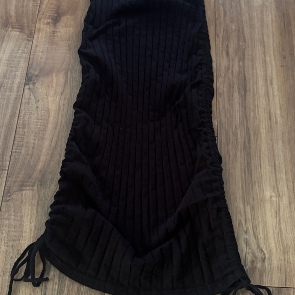 SHEIN Black Ribbed Short-Sleeve Midi Dress with Side Ruching - Picture 3 of 5